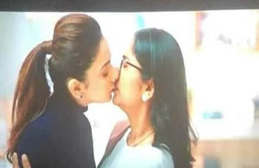Manmadhudu 2 की फिल्म का वो सीन जिसपर एक्ट्रेसेज को ट्रोल किया जा रहा है।