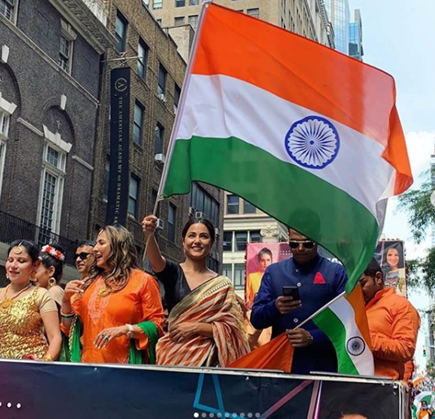 हिना खान ने तस्वीरें शेयर करते हुए लिखा- अपने देश का प्रतिनिधित्व करना हमेशा एक खुशी होती है और अगर आप इसे दुनिया के सबसे शक्तिशाली देशों में से एक में कर पाते हैं तो इससे अच्छा कोई विशेषाधिकार नहीं हो सकता है।