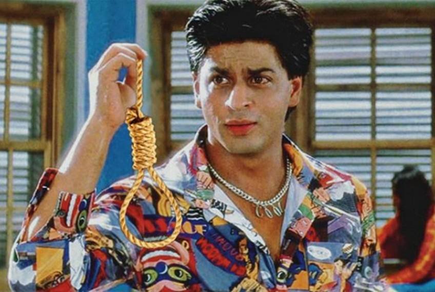 कुछ कुछ होता है के राहुल के हाथों से फ्रेंडशिप बैंड गायब कर फांसी का फंदा पकड़ा दिया गया है।