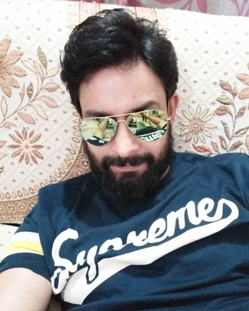 फिर आगे चलकर उन्हें साईं बाबा सीरियल के लीड कैरेक्टर के लिए चुन लिया गया। तब से वह दो सीरियल्स में साईं की भूमिका निभा चुके हैं।