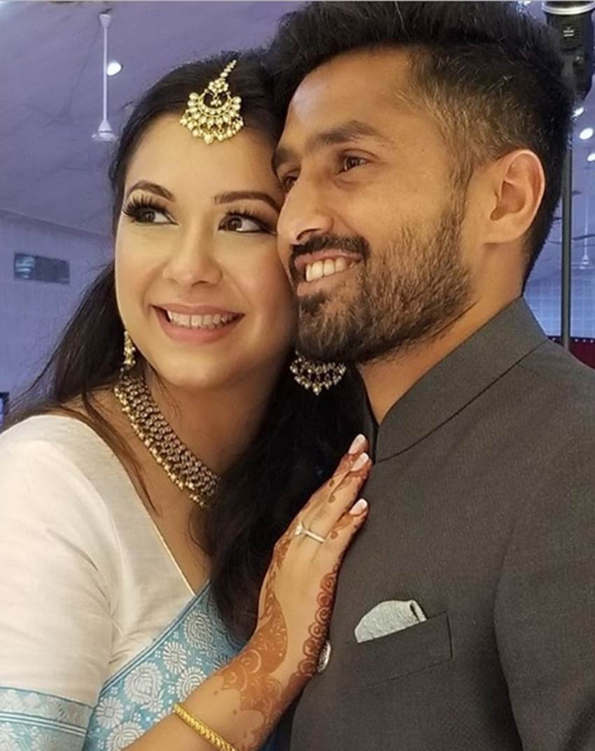 वैकेशन से लौटकर दोनों ने इंगेजमेंट भी कर ली है। आने वाले कुछ महीनों में दोनों के शादी की तारीख भी निकल जाएगी।