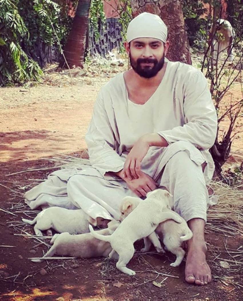 अबीर सूफी ने साईं बाबा और मेरे साईं-श्रद्धा और सबुरी में साईं बाबा का किरदार निभाया है।