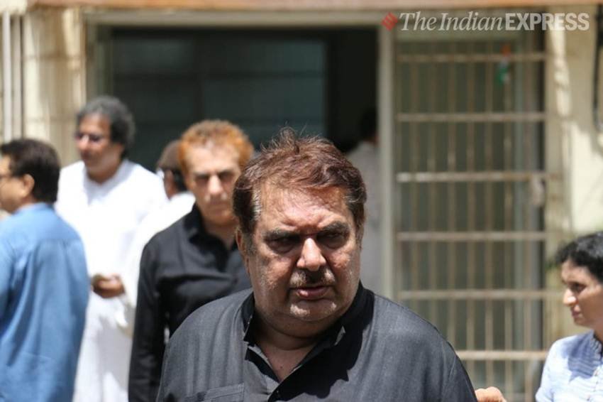 वेटरन एक्टर रजा मुराद ने भी खय्याम के घर जाकर उन्हें श्रद्धांजलि दी। (Express Photo: APH Images)