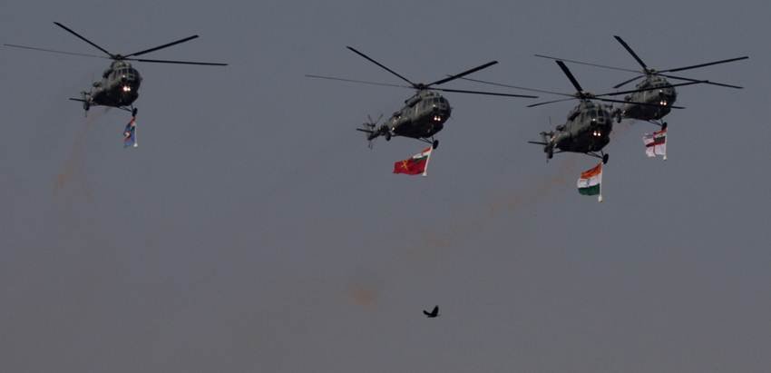 भारत के पास 692 हेलीकॉप्टर्स और 346 सर्विस देने लायक हवाई अड्डे हैं। वहीं पाकिस्तान के पास क्रमश: 322 और 151 हैं।(Photo: Indian Express)