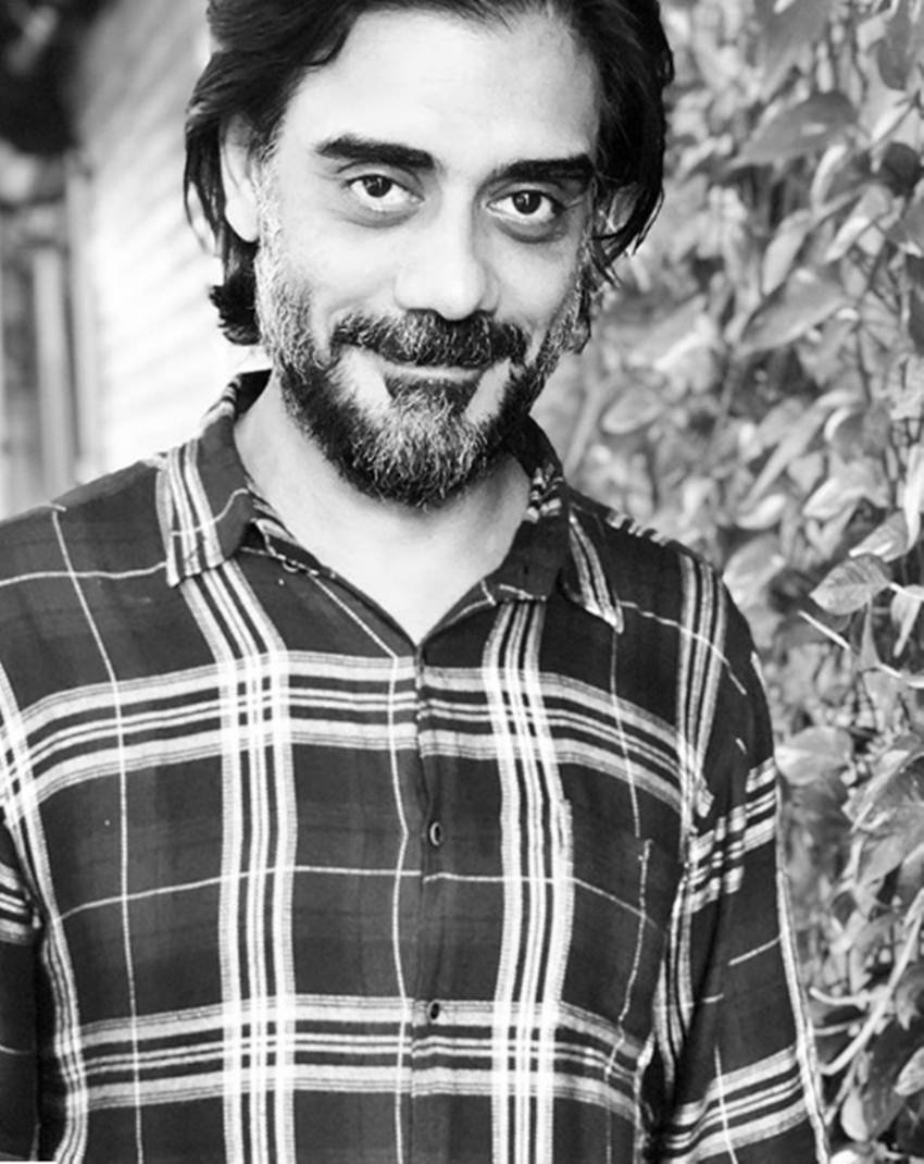 рд╕реМрд░рдн рдХрд╛ рдмрдЪрдкрди рджрд┐рд▓реНрд▓реА рдореЗрдВ рдмреАрддрд╛ред рдЙрдиреНрд╣реЛрдВрдиреЗ рдПрдХ рдЗрдВрдЯрд░рд╡реНрдпреВ рдореЗрдВ рдмрддрд╛рдпрд╛ рдерд╛ рдХрд┐ рд╡рд╣ рдбрд┐рд╕рд▓реЗрдХреНрд╕рд┐рдпрд╛ рд╕реЗ рдЧреНрд░рд╕рд┐рдд рд╣реИрдВред рдЗрддрдирд╛ рд╣реА рдирд╣реАрдВ рдЙрдиреНрд╣реЗрдВ рдмрдЪрдкрди рдореЗрдВ рдпреМрди рдЙрддреНрдкреАрдбрд╝рди рдФрд░ рдмреБрд▓реА рдХрд╛ рднреА рд╢рд┐рдХрд╛рд░ рд╣реЛрдирд╛ рдкрдбрд╝рд╛ рдерд╛ред