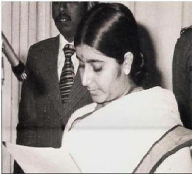 Sushma swaraj, marriage, Sushma swaraj love marriage, Sushma swaraj love story, Sushma swaraj latest news, Sushma swaraj politics, Sushma swaraj, sushma swaraj twitter, sushma, sushma swaraj age, sushma swaraj husband, sushma swaraj health, sushma swaraj daughter, sushma swaraj kidney transplant