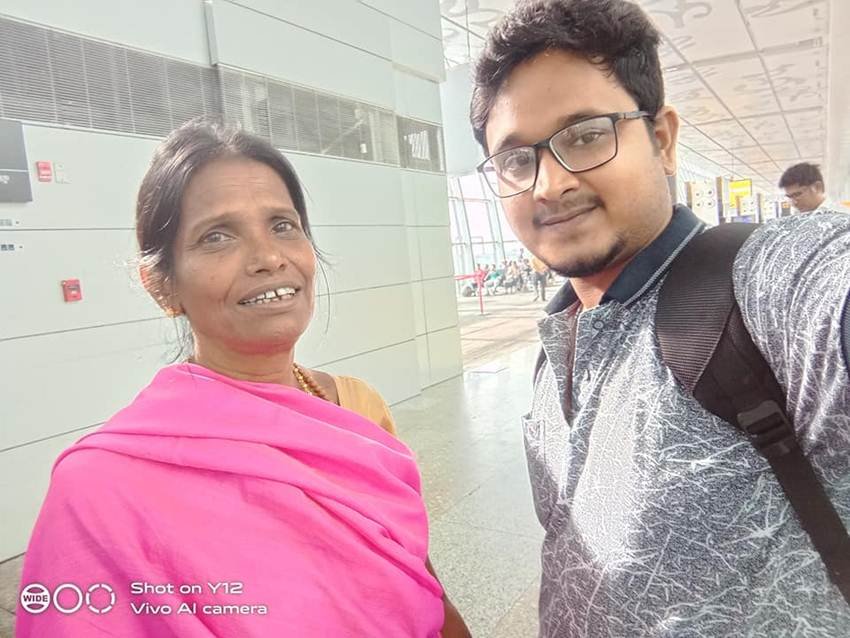 अतींद्र रानू की आवाज से काफी प्रभावित हुए। उन्होंने अपना कैमरा ऑन किया और रानू से लता मंगेशकर के गाए गाने एक प्यार का नगमा गाने की रिकेव्स्ट कर डाली।