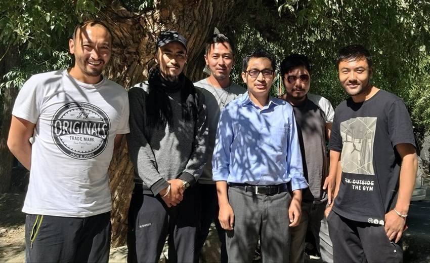 जामयांग सेरिंग नामग्याल ने जम्मू विश्वविद्यालय से बीए किया। वहीं पर वह छात्र राजनीति भी करते थे।