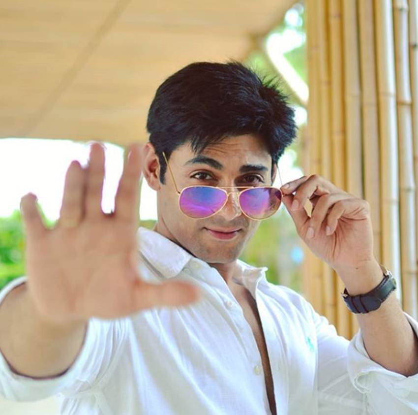 फिल्मों से मिले इस 'धोखे' से जहां अच्छे-अच्छे एक्टर टूट जाते हैं वहां रुसलान ने हिम्मत नहीं हारी और रुख किया टेलीविजन का।