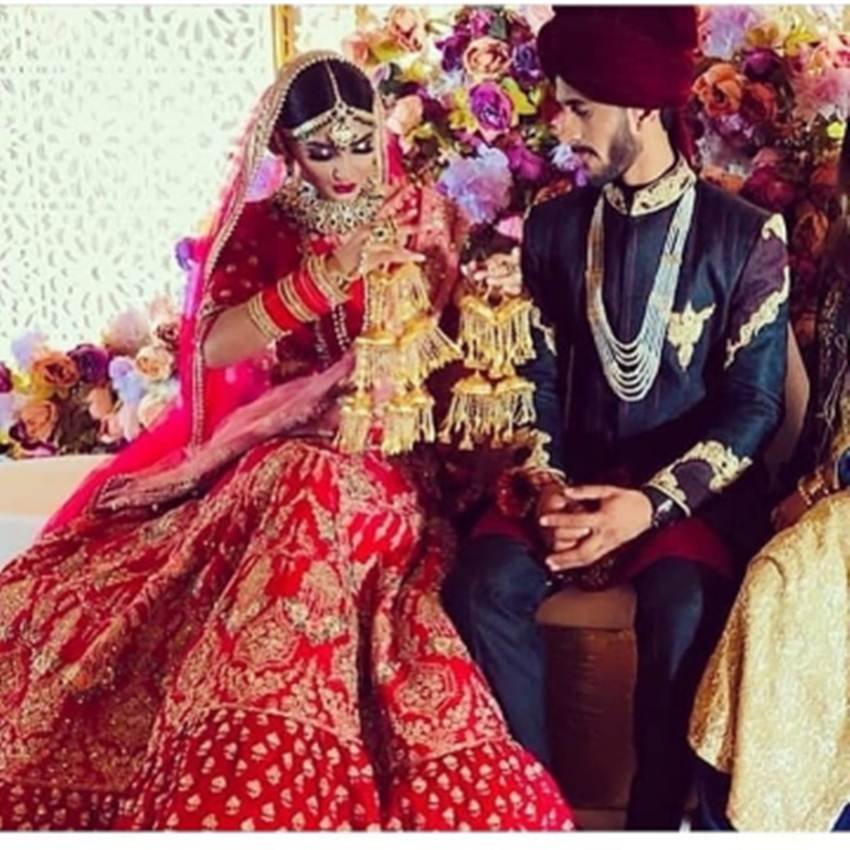 हालांकि निकाह में पाकिस्तानी क्रिकेट टीम के सदस्य शामिल नहीं हुए थे। दरअसल टीम का ट्रेनिंग सेशन चल रहा है जिस कारण वो सभी गैरहाजिर रहे।