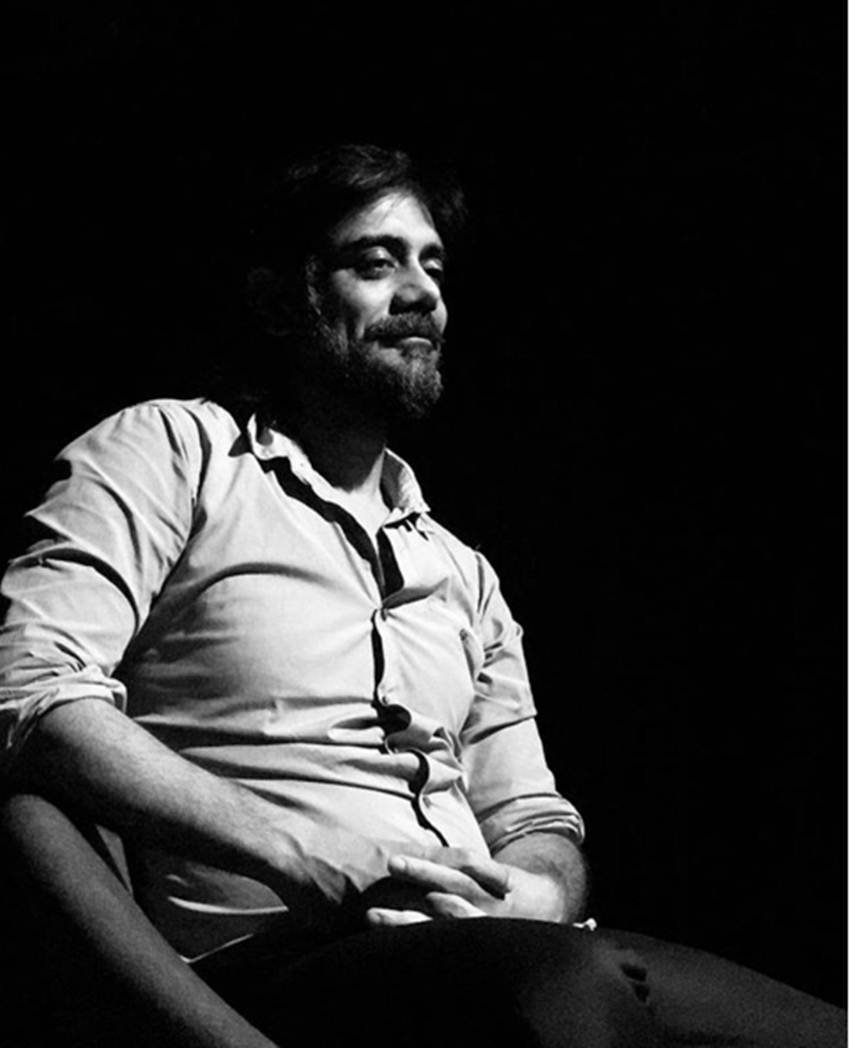 рд╕реМрд░рдн рдХреЛ рдЕрдВрджрд░ рд╕реЗ рд▓рдЧрддрд╛ рдерд╛ рдХрд┐ рд╡реЛ рдкрд░реНрджреЗ рдХреЗ рдкреАрдЫреЗ рд░рд╣рдХрд░ рд╣реА рдХреБрдЫ рдмреЗрд╣рддрд░ рдХрд░ рд╕рдХрддреЗ рд╣реИрдВред рдЙрдирдХреА рдЗрд╕ рд░реБрдЪрд┐ рдХреЛ рджреЗрдЦрддреЗ рд╣реБрдП рдмреИрд░реА рдЬреЙрди рдиреЗ рдЙрдиреНрд╣реЗрдВ рдЕрдкрдиреЗ рдпрд╣рд╛рдВ рдПрдХреНрдЯрд┐рдВрдЧ рд╕рд┐рдЦрд╛рдиреЗ рдХрд╛ рдСрдлрд░ рджреЗ рджрд┐рдпрд╛ред