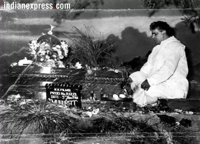 पृथ्वी राज कपूर फिल्म के मुहूर्त पर।