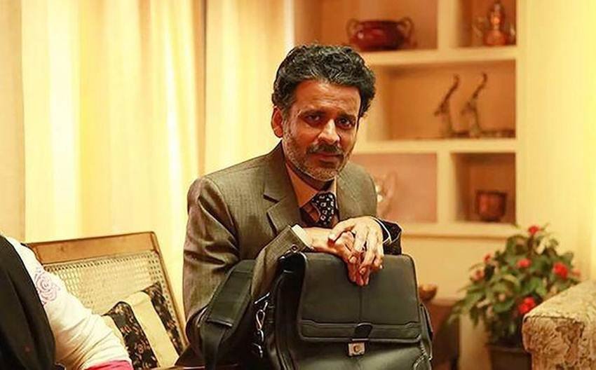 अलीगढ़: साल 2015 में आई फिल्म अलीगढ़ काफी सराही गई। इस फिल्म में मनोज वाजपेयी और एक रिक्शे वाले के बीच समलैंगिक संबंध दिखाया गया था। फिल्म को कई पुरस्कारों से नवाजा गया था। मनोज वाजपेयी ने भी अपने इस दमदार किरदार के लिए खूब वाहवाही लूटी थी। (Photo: Youtube)
