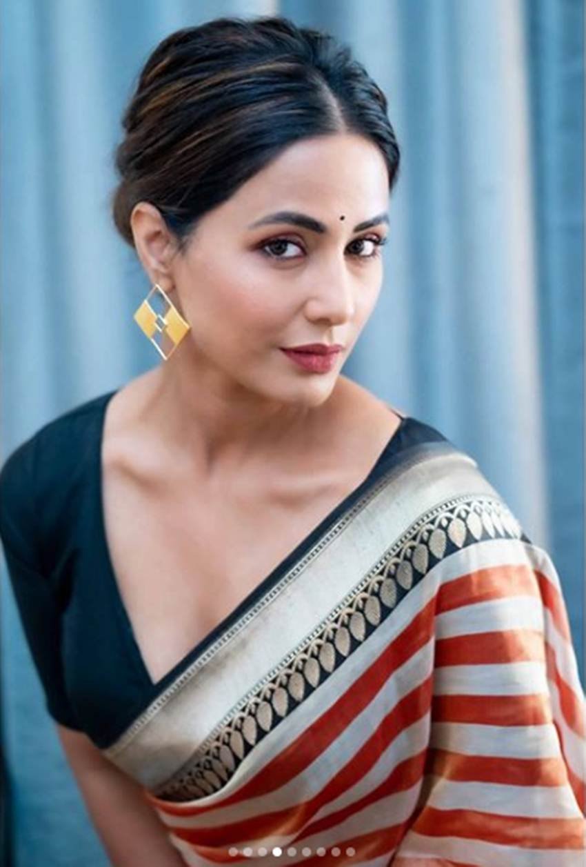 हिना खान ने परेड के अलावा साड़ी में पोज देते हुए भी अपनी कई सारी तस्वीरें शेयर की हैं।