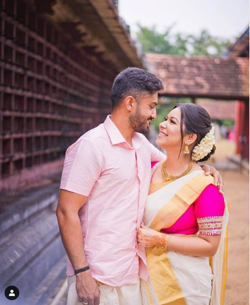 करुण नायर ने शनाया को प्रपोज करते हुए वीडियो भी इंस्टाग्राम पर शेयर किया है।