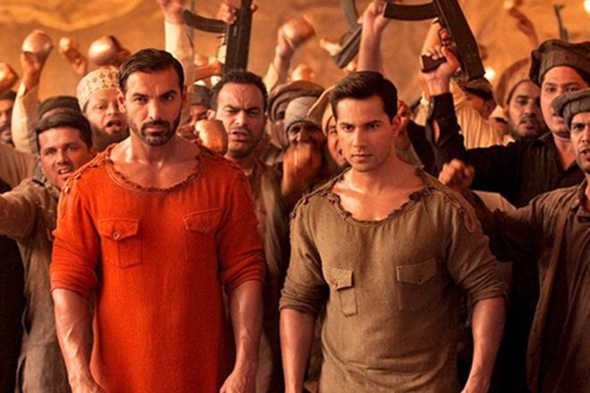 ढिशूम- जॉन अब्राहम और वरुण धवन की ढिशूम में एक चेज़ सीक्वेंस था जो 12 मिनट तक चला था। ये बॉलीवुड का सबसे महंगा और सबसे लंबा चेज़ सीक्वेंस है। इस सीक्वेंस पर मेकर्स ने 3 करोड़ रुपए खर्च किए थे।