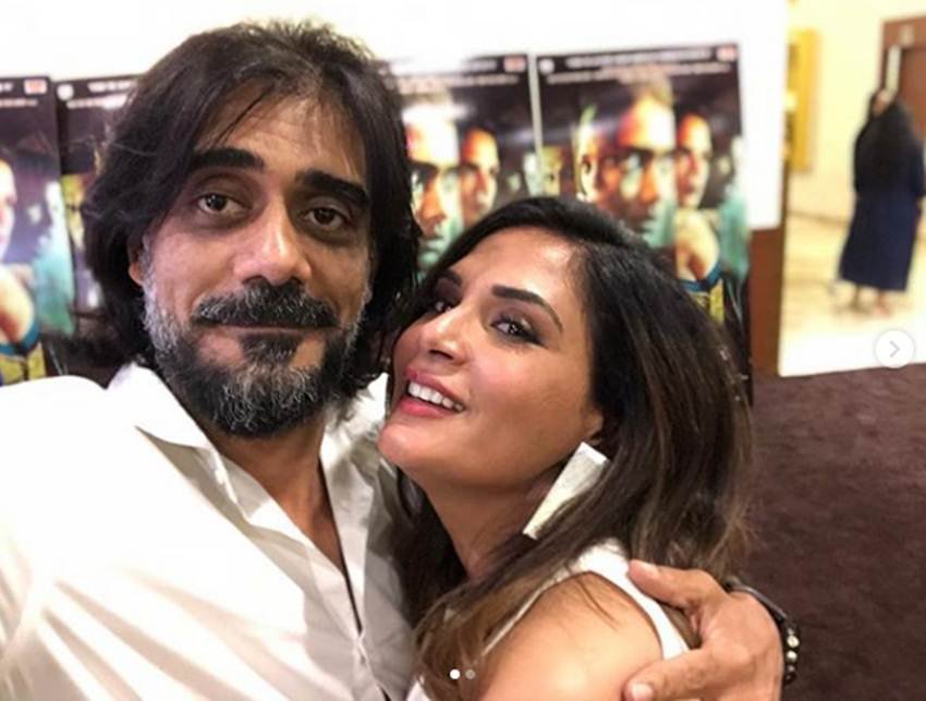 рд╕реМрд░рднрд░ рдиреЗ рднреА рдЗрд╕ рдореМрдХреЛ рдХреЛ рдирд╣реАрдВ рдЫреЛрдбрд╝рд╛ред рдЙрдиреНрд╣реЛрдВрдиреЗ рдПрдХреНрдЯрд┐рдВрдЧ рдХреА рдХреЛрдЪрд┐рдВрдЧ рджреЗрдиреА рд╢реБрд░реВ рдХрд░ рджреАред рдЙрдирдХреЗ рд╕реНрдЯреВрдбреЗрдВрдЯреНрд╕ рдореЗрдВ рд╡рд░реБрдг рдзрд╡рди, рдЬреИрдХрд▓реАрди рдкрд░реНрдирд╛рдВрдбрд┐рд╕, рдЕрд░реНрдЬреБрди рдХрдкреВрд░, рдлреНрд░реАрдбрд╛ рдкрд┐рдВрдЯреЛ, рд░рд┐рдЪрд╛ рдЪрдбреНрдврд╛, рд░рд╛рдгрд╛ рджрдЧреНрдЧреБрдмрд╛рддреА рдЬреИрд╕реЗ рддрдорд╛рдо рдПрдХреНрдЯрд░реНрд╕ рдХреЛ рдПрдХреНрдЯрд┐рдВрдЧ рдХреА рдХреНрд▓рд╛рд╕ рджреАред