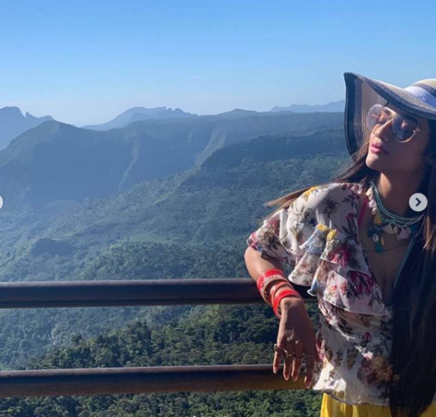 बता दें कि नुसरत जहां ने इसी साल मई में अपने बॉयप्रेंड निखिल जैन से शादी रचाई थी। शादी के बाद अब टीएमसी सांसद हनीमून पर गई हैं।