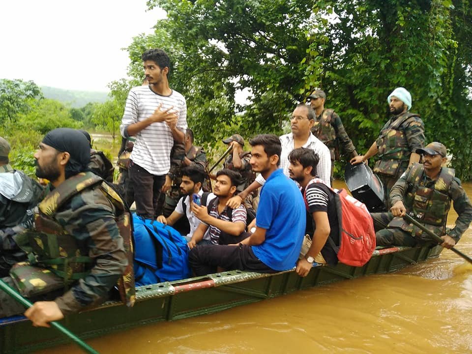 karnataka, karnataka news, karnataka floods, karnataka floods live updates, karnataka floods news, karnataka rain, karnataka rains news, karnataka rains latest news, weather, karnataka weather, bangalore news, banaglore weather, bangalore live news, karnataka rain latest news, indian amry, indian airforce, indian navy, CRPF, NDRF