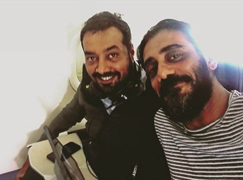 рдЙрд╕ рдПрдХ рдХреЙрд▓ рдиреЗ рдЙрдирдХреА рдХрд┐рд╕реНрдордд рдмрджрд▓ рджреАред рдЙрдиреНрд╣реЗрдВ рдЕрдиреБрд░рд╛рдЧ рдХрд╢реНрдпрдк рдХреА рд╕реИрдХреНрд░реЗрдб рдЧреЗрдореНрд╕ рдореЗрдВ рдХрд╛рдо рдХрд░рдиреЗ рдХрд╛ рдореМрдХрд╛ рдорд┐рд▓рд╛ред рдЕрдиреБрд░рд╛рдЧ рдиреЗ рдЙрдиреНрд╣реЗрдВ рд╕реБрд▓реЗрдорд╛рди рдИрд╕рд╛ рдХрд╛ рдХрд┐рд░рджрд╛рд░ рджрд┐рдпрд╛ред