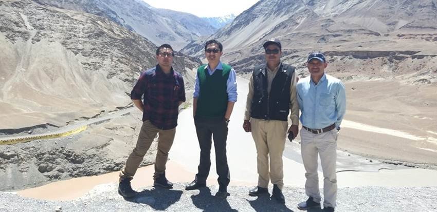 धारा 370 पर संसद में उनकी स्पीच के बाद उनकी फैन फॉलोइंग में काफी इजाफा हुआ है। आलम ये रहा कि उन्होंने लोगों से अपील की कि फेसबुक पर दो दिनों में उन्होंने जितनी फ्रेंड रिक्वेस्ट असेप्ट की हैं वो बहुत ज्यादा हैं। उन्होंने लिखा कि अब वह किसी को अपने फ्रेड लिस्ट में ऐड नहीं कर पाएंगे इसलिए जो लोग उनसे जुड़ना चाहते हैं वो उनके फेसबुक पेज को फॉलो कर सकते हैं।