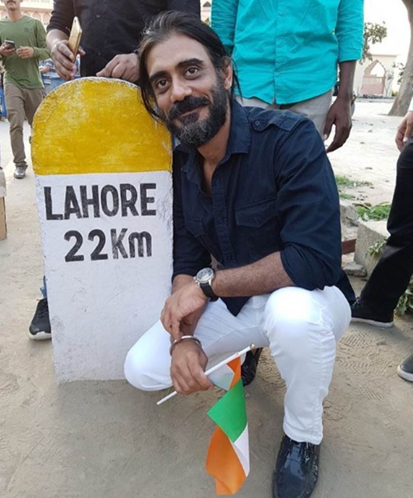 рдЖрдЧреЗ рдЪрд▓рдХрд░ рдЙрдиреНрд╣реЛрдВрдиреЗ рдЧреБрд▓ рдирд╛рдо рд╕реЗ рдПрдХ рд╢реЙрд░реНрдЯ рдлрд┐рд▓реНрдо рдмрдирд╛рдИред рдЗрд╕рдХреЗ рдмрд╛рдж рдиреЗрдЯрдлреНрд▓рд┐рдХреНрд╕ рдХреА рдПрдХ рдлрд┐рд▓реНрдо рдорд░реВрди рдореЗрдВ рдЙрдиреНрд╣реЛрдВрдиреЗ рдПрдХреНрдЯрд┐рдВрдЧ рднреА рдХреАред рдорд░реВрди рдХреЗ рдмрд╛рдж рд╕рд╛рд▓ 2107 рдореЗрдВ рдПрдХ рджрд┐рди рдЙрдиреНрд╣реЗрдВ рдореБрдХреЗрд╢ рдЫрд╛рдмрдбрд╝рд╛ рдХреА рдХрд╛рд╕реНрдЯрд┐рдВрдЧ рдПрдЬреЗрдВрд╕реА рд╕реЗ рдХреЙрд▓ рдЖрдИред