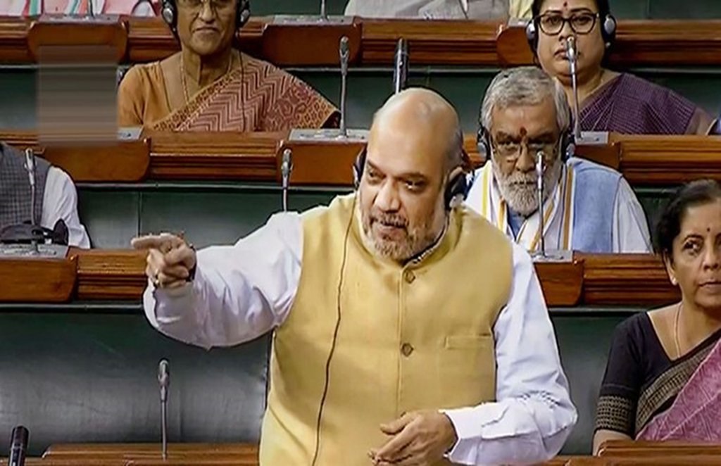 मोदी सरकार ने प्रस्‍ताव दिया हैं क‍ि पूरे राज्‍य को दो केंद्र शास‍ित प्रदेशों में बांटा जाएगा। (Photo- Rajya Sabha TV)