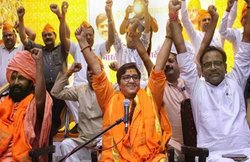 अब प्रज्ञा ठाकुर के निशाने पर जवाहर लाल नेहरू, BJP सांसद ने ठहराया ‘अपराधी’