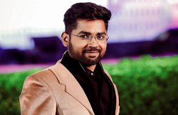 जिला अदालत में दादा थे चौकीदार और पिता ड्राइवर, बेटे ने पास की जज की परीक्षा