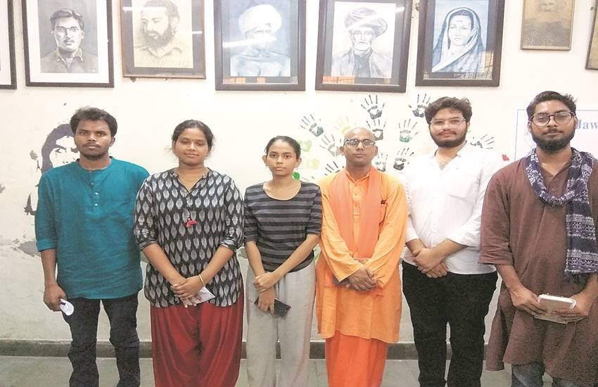 अध्यक्ष पद के सभी उम्मीदवारों ने बारी-बारी से अपनी बात मीडिया के सामने रखी।