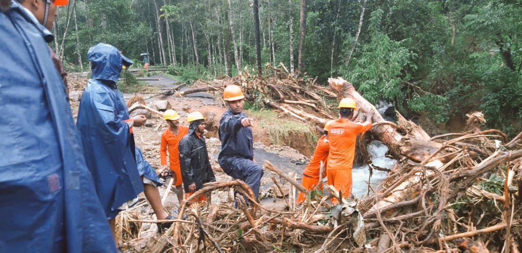 karnataka, karnataka news, karnataka floods, karnataka floods live updates, karnataka floods news, karnataka rain, karnataka rains news, karnataka rains latest news, weather, karnataka weather, bangalore news, banaglore weather, bangalore live news, karnataka rain latest news, indian amry, indian airforce, indian navy, CRPF, NDRF