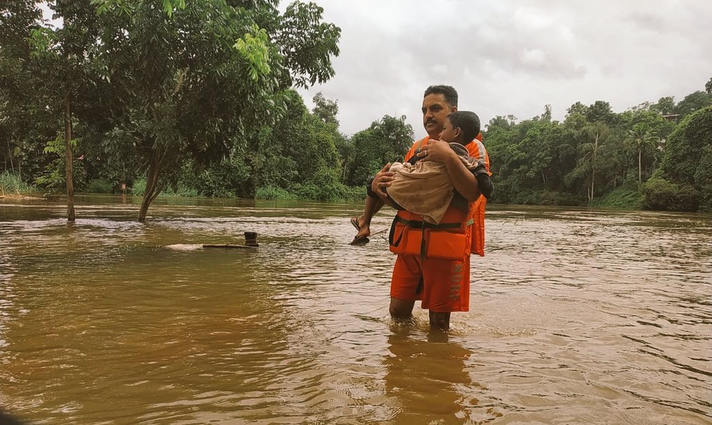 karnataka, karnataka news, karnataka floods, karnataka floods live updates, karnataka floods news, karnataka rain, karnataka rains news, karnataka rains latest news, weather, karnataka weather, bangalore news, banaglore weather, bangalore live news, karnataka rain latest news, indian amry, indian airforce, indian navy, CRPF, NDRF