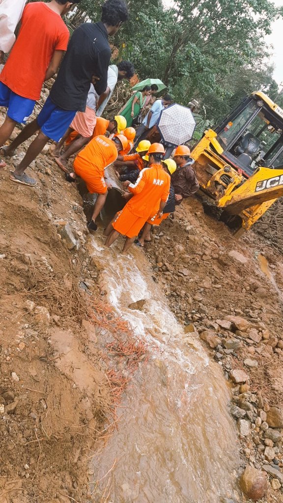 karnataka, karnataka news, karnataka floods, karnataka floods live updates, karnataka floods news, karnataka rain, karnataka rains news, karnataka rains latest news, weather, karnataka weather, bangalore news, banaglore weather, bangalore live news, karnataka rain latest news, indian amry, indian airforce, indian navy, CRPF, NDRF