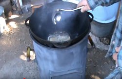 शराब के लिए नहीं दिए पैसे, मां की हत्या कर भेजा निकाल कढ़ाई में करने लगा फ्राई