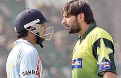 कश्मीर पर बड़बड़ा रहे थे शाहिद अफरीदी, गंभीर बोले- पीओके भी सुलझा लेंगे बेटा