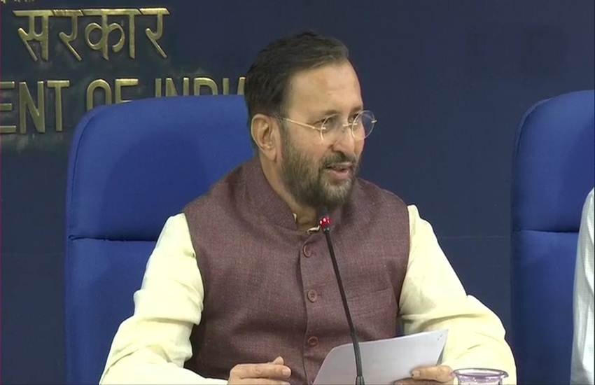 कैबिनेट की बैठक में लिए गए फैसलों के बारे में बताते केंद्रीय मंत्री प्रकाश जावड़ेकर। (फोटो-एएनआई) कैबिनेट की बैठक में लिए गए फैसलों के बारे में बताते केंद्रीय मंत्री प्रकाश जावड़ेकर। (फोटो-एएनआई)