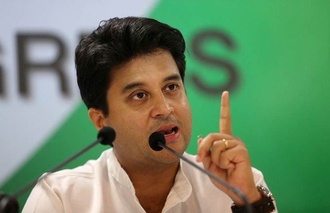 MP कांग्रेस में बढ़ा घमासान: विवाद में ज्योतिरादित्य सिंधिया भी कूदे, बोले- बाहरी लोगों का हस्तक्षेप रोकें सीएम