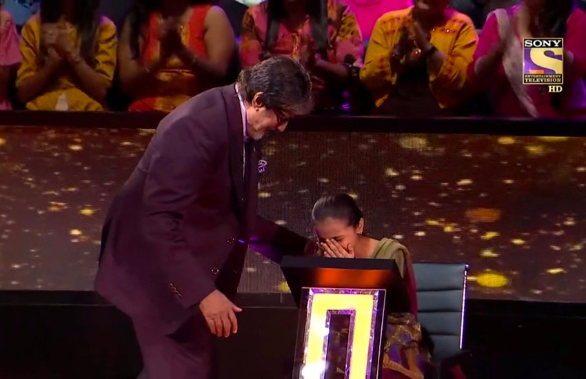 KBC 11: नूपुर चौहान को खुद सांत्वना देते रहे बिग बी। फोटो सोर्स: वीडियो स्क्रीनशॉट