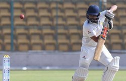 Duleep Trophy 2019: भारत के लिए तिहरा शतक लगा चुके करुण नायर का फिर चला बल्ला, शतक जड़ पेश की दावेदारी