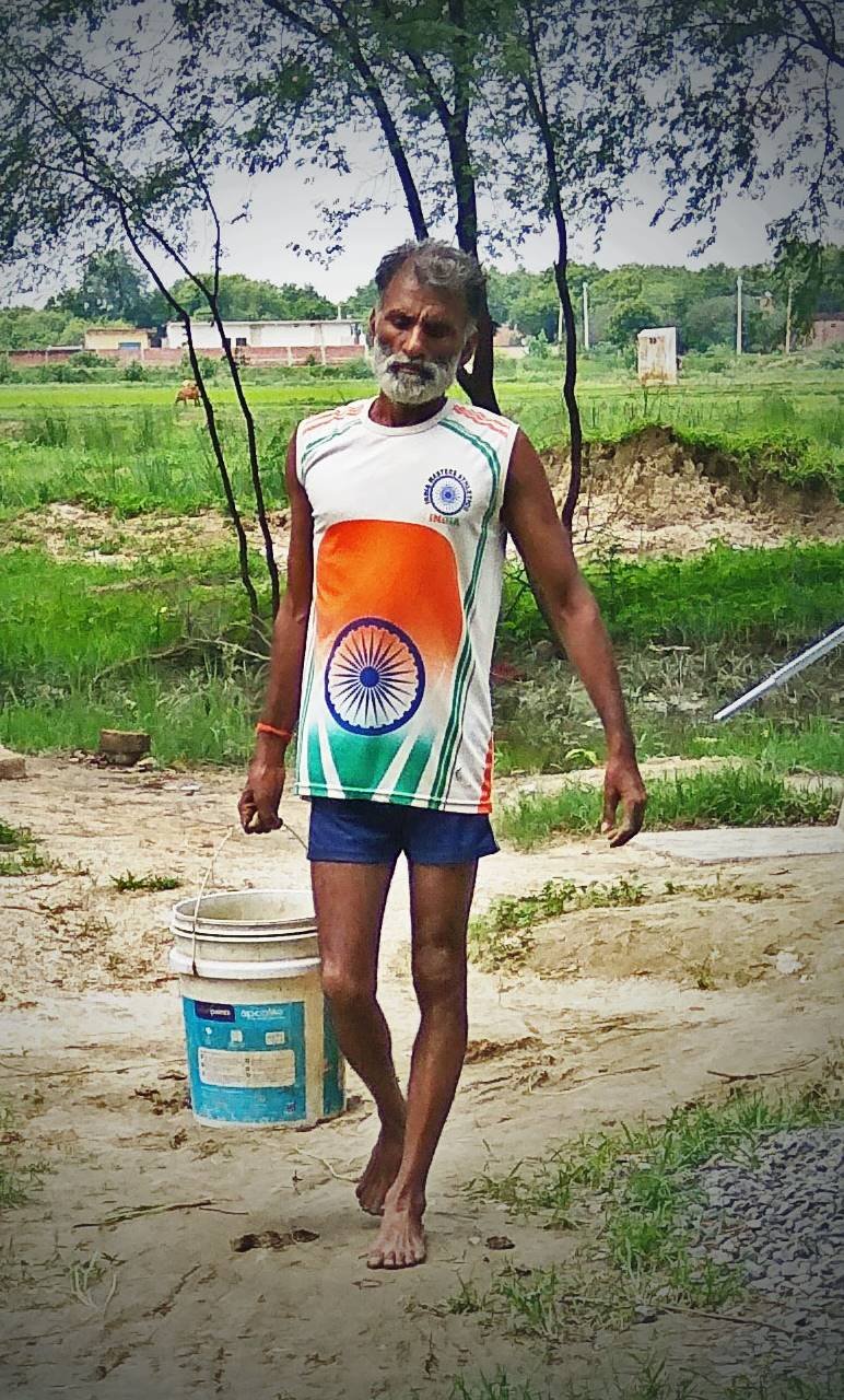 up news, story of athlete mahadev prajapati, who Return to the game at the age of 42, and win many gold medal, insprinng Stor, janstata gallery, jansatta photos, janatta sports gallery, jansatta Special gallery
