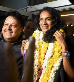 पीवी सिंधु ही हैं सबसे ज्यादा कमाई करने वाली भारतीय महिला एथलीट, पिछले एक साल में की 39 करोड़ रुपए आमदनी