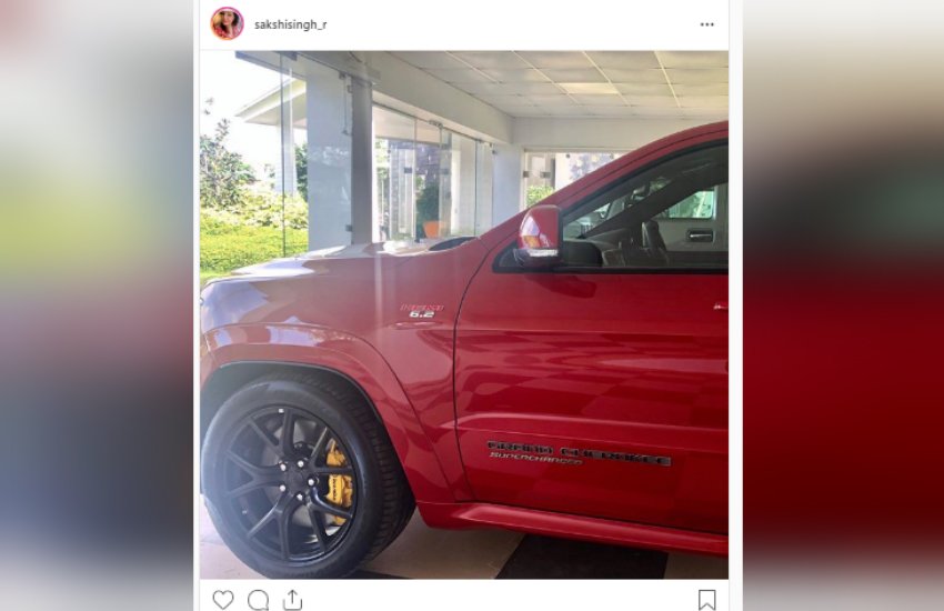 MS Dhoni के घर आई लाल रंग की नई SUV, पत्नी साक्षी ने इंस्टाग्राम पर लिखा- Mahi Really Missing You MS Dhoni के घर आई लाल रंग की नई SUV, पत्नी साक्षी ने इंस्टाग्राम पर लिखा- Mahi Really Missing You