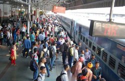 IRCTC: Indian Railway ने रद्द कर दीं आज चलने वाली 270 ट्रेन, 100 से ज्यादा के रूट बदले