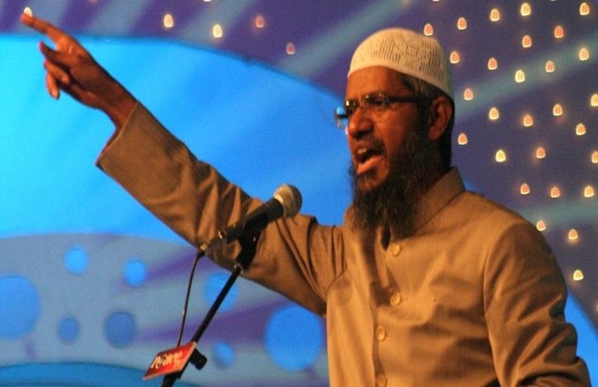 Zakir Naik, Dr Zakir Naik, Islam Promoter, Televangelist, Shock, Malaysia, Citizenship, Malaysian, PM, Dr Mahathir Mohamad, Permanent Resident Status, Revoke, Actions, Harm, Country, National News, International News, Hindi News