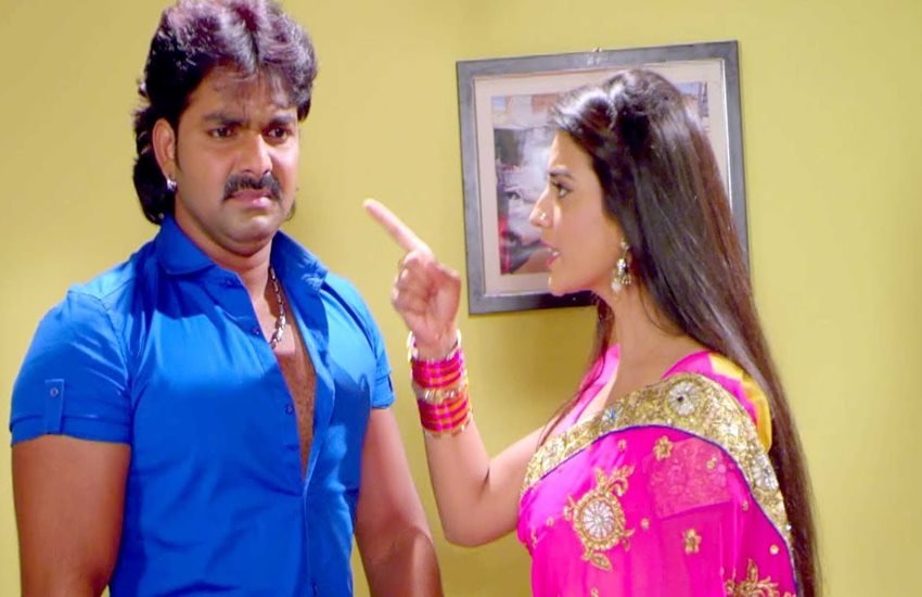 अक्षरा सिंह ने पवन सिंह के परिवार वालों के खिलाफ शिकायत दर्ज कराई है। फोटो सोर्स- यूट्यूब।
