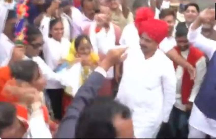 independence day, India Independence Day 2019, independence day 2019, independence day live, independence day flag hoisting, independence day flag hoisting live, independence day flag hoisting live streaming, independence day celebration, independence day celebration live, India independence day flag hoisting time, India independence day flag hoisting ceremony, satrya pal malik, bjp, pdp, modi, India Independence Day 2019, ITBP, viral video song, Madhya Pradesh, Bala Bachchan, tribal community