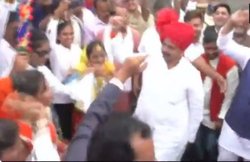 जश्न-ए-आजादी के मौके पर झूमकर नाचे एमपी के मंत्री बाला बच्चन, देखें- वीडियो