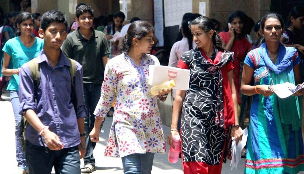आप अपनी पढ़ाई के मुताबिक इनमें से किसी भी पद के लिए आवेनद कर सकते हैं। 