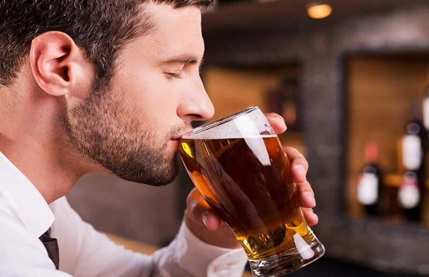 International Beer Day 2019: बीयर पीना कैसे नुकसानदायक होता है