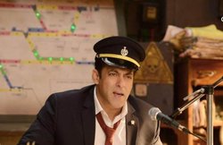 खेसारी लाल और निरहुआ की हिरोइन, इस भोजपुरी एक्ट्रेस को सलमान ने भेजा बिग बॉस 13 का ऑफर